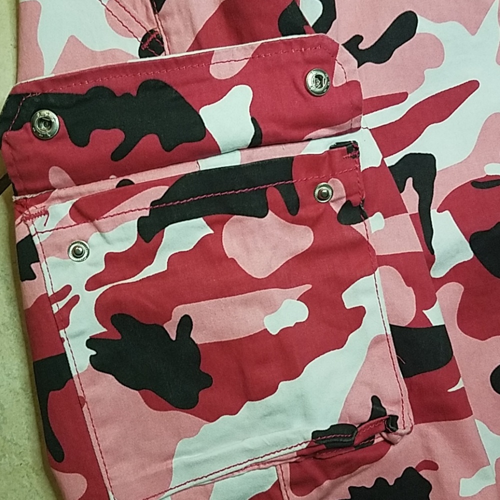 Fly Pink Camo Stretch Twill Bermudas 💗🖤💗 - Picture 6 of 8
